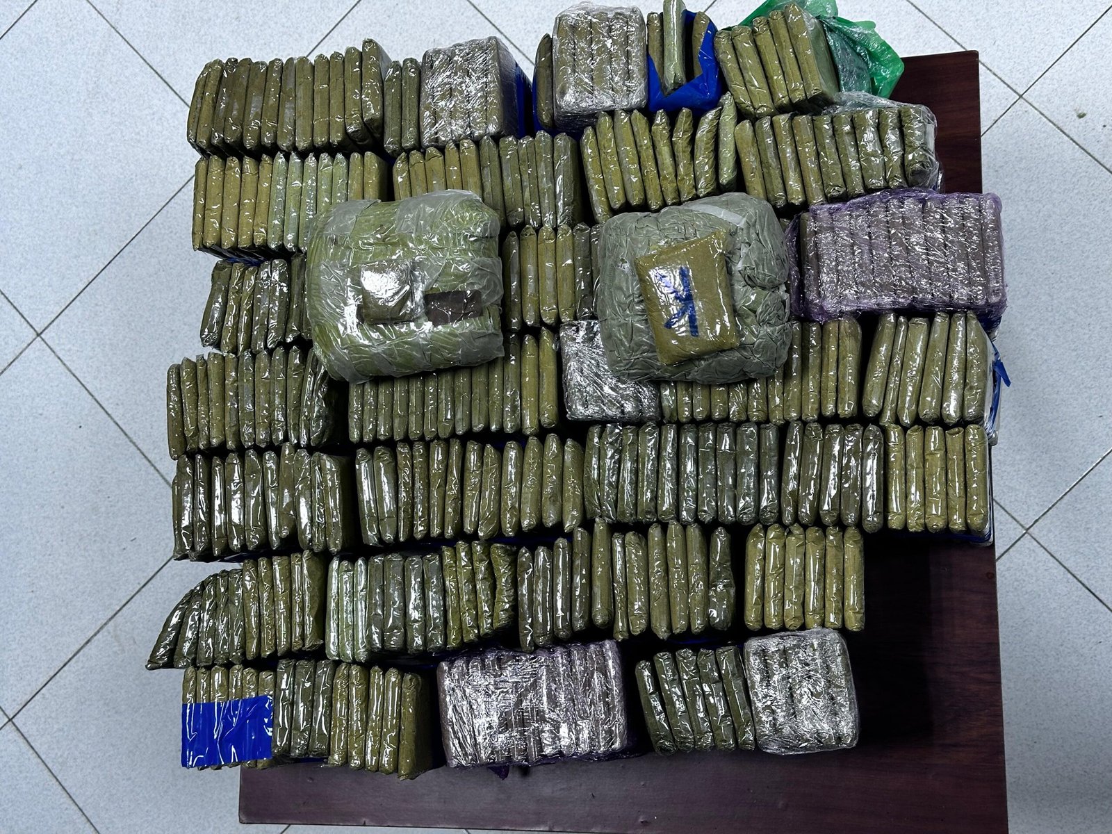 فرقة الدرك الدراجين تحجز 26 كلغ من الحشيش وكوكايين بمحطة الأداء بسيدي بوعثمان