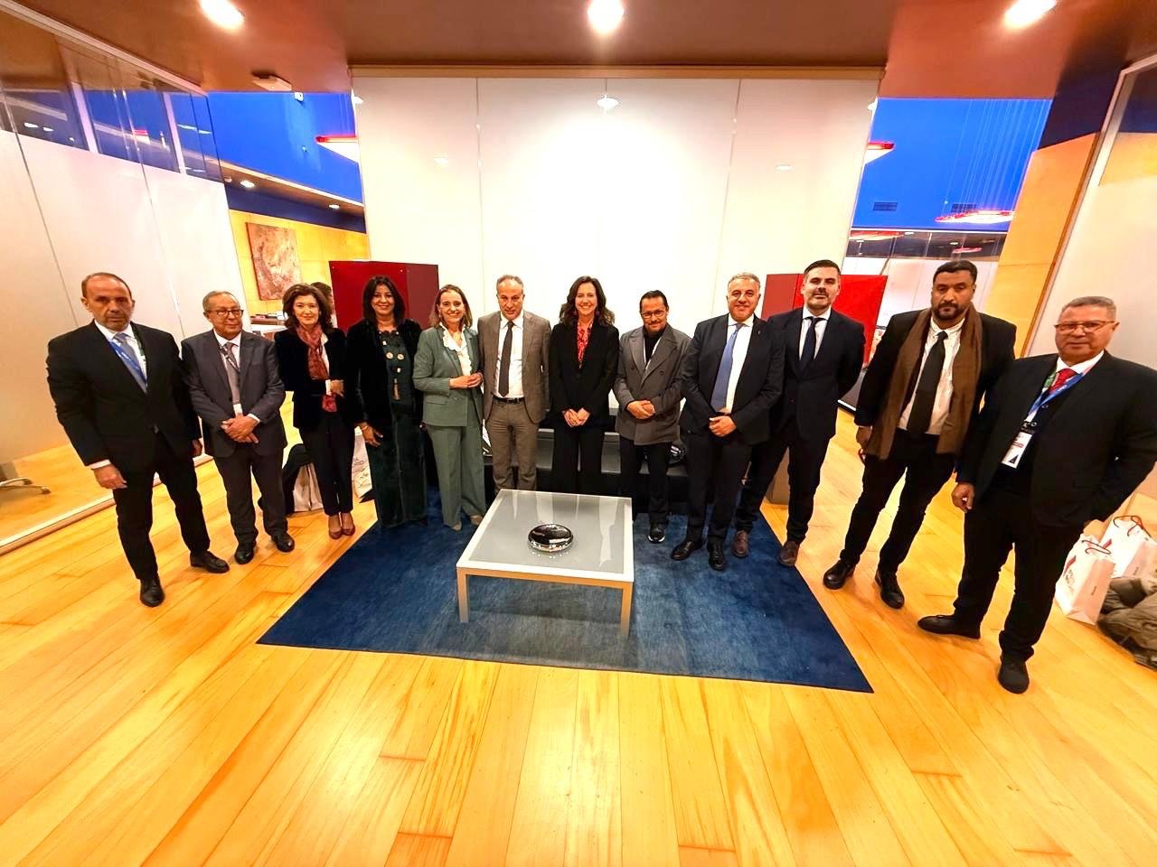 الوفد المغربي بمعرض السياحة بمدريد يعقد لقاء لتطوير مشروع قصر المؤتمرات الجديد بمراكش