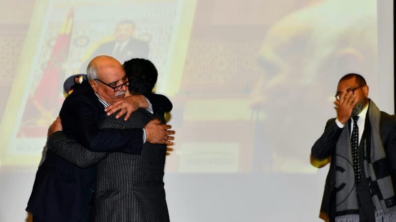 عامل الرحامنة يكرّم والي الأمن المتقاعد عمر الخمري ـصور