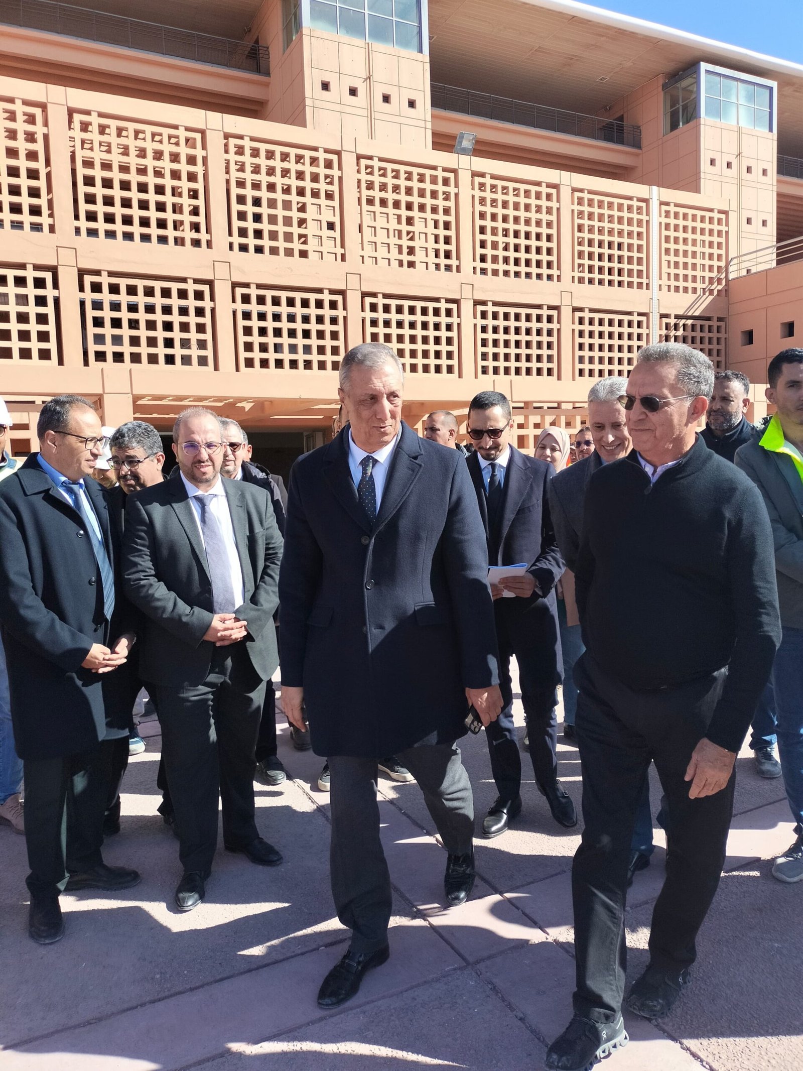 للمرة الثانية..الوالي شوراق يتفقد أشغال إعادة تهيئة الملعب الكبير بمراكش ـصور