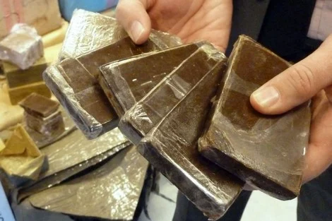 بينهم امرأة.. اعتقال 3 مروّجين للمخدرات ملتبسين بحيازة كيلوغرامين ونصف من الحشيش بمراكش