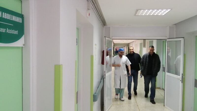 فريق طبي وتمريضي بالمستشفى الجامعي بمراكش ينجح في إعادة زرع يد مبتورة في حادث شغل
