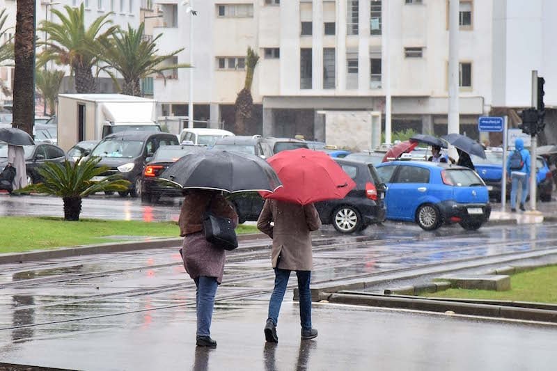 نشرة إنذارية: أمطار قوية يومي الجمعة والسبت