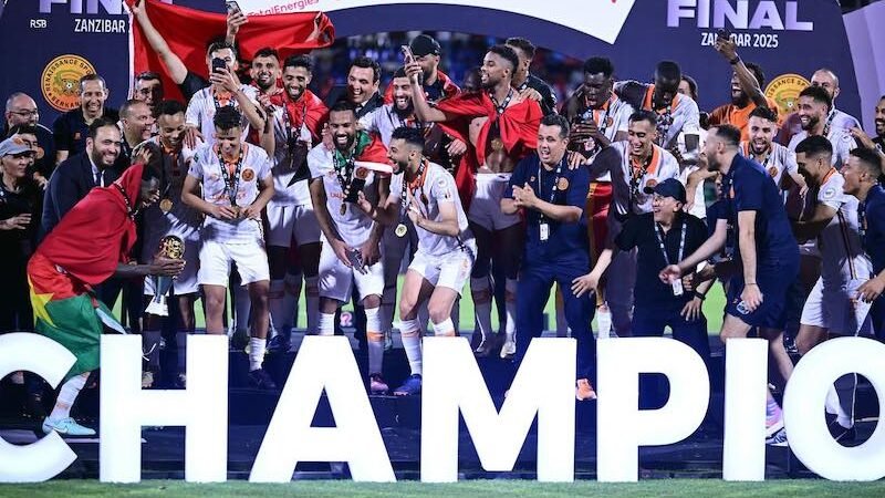 لقجع يهنئ نهضة بركان على التتويج الإفريقي
