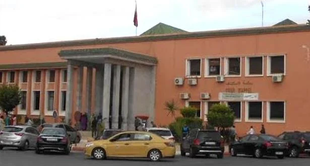 قاضي التحقيق يودع شرطيا السجن بعدما افتض بكارة قاصرة وأسكنها بمنزل الزوجية ضواحي مراكش