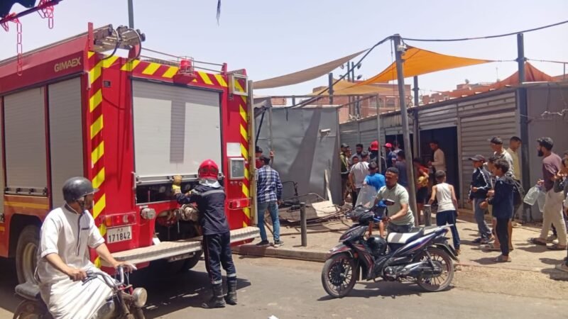 النيران تندلع بسوق نموذجي بـ956 مليون تحوّل إلى حي تجاري قصديري وسط ابن جرير