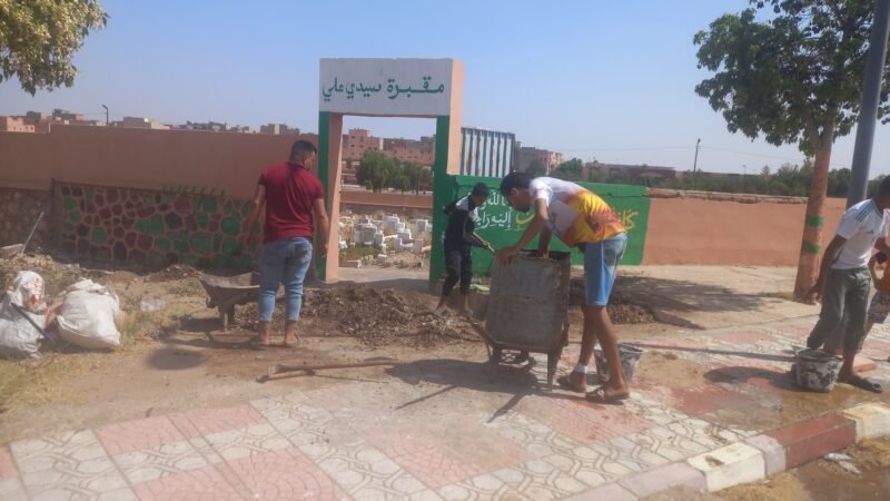 متطوعون يطلقون مبادرة جديدة لتهيئة مقبرة بابن جرير ـصور