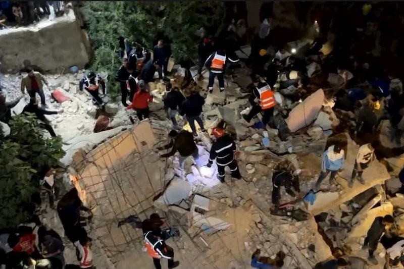 مصرع 9 أشخاص جراء انهيار عمارة بفاس