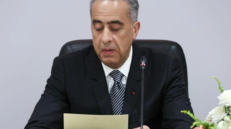 353 شرطيا يتوشحون بأوسمة ملكية