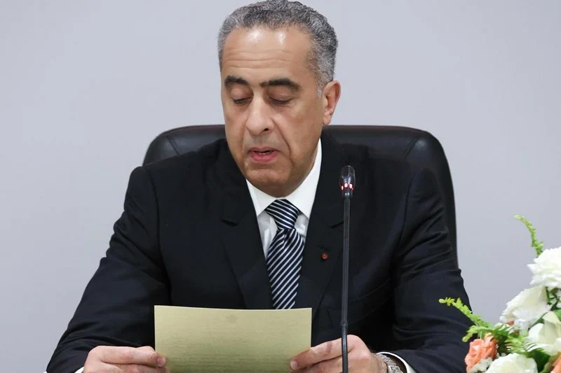 353 شرطيا يتوشحون بأوسمة ملكية