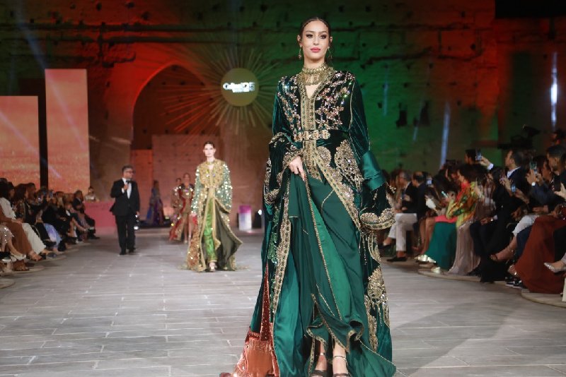 أسبوع القفطان يحتفي بالصحراء المغربية ويكرس المغرب مرجعا عالميا للقفطان