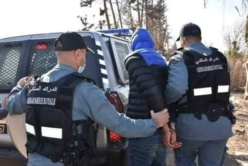 10 دركيين من ابن جرير يحرسون زعيم “لفراقشية” خلال نقله إلى المحكمة