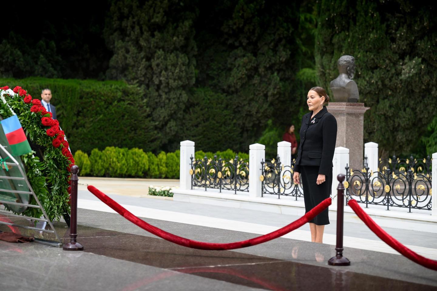 الأميرة للا حسناء تلتقي عقيلة رئيس أذربيجان وتزور ممر الشهداء