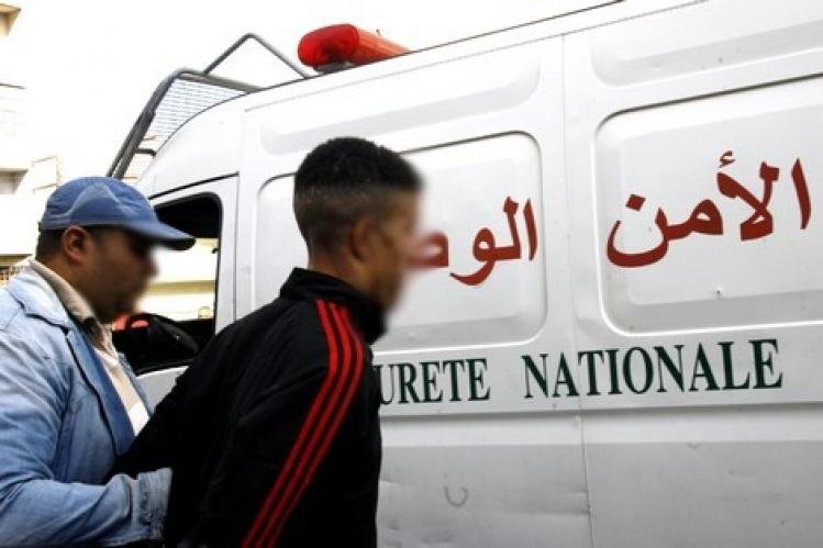 حجز أسلحة بيضاء ونصف كيلو من الحشيش و220 قرصا مهلوسا خلال توقيف مروّج مخدرات بابن جرير