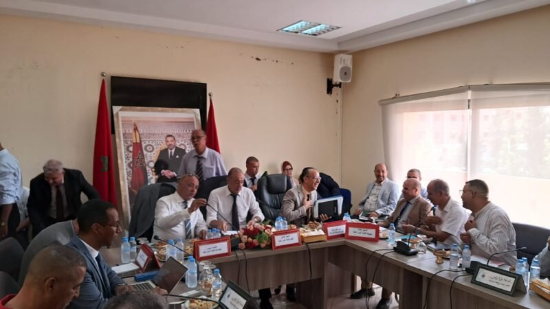 العامل اليزيدي يتعهد بحل مشاكل قلعة السراغنة خلال لقاء مع مجلسها الجماعي