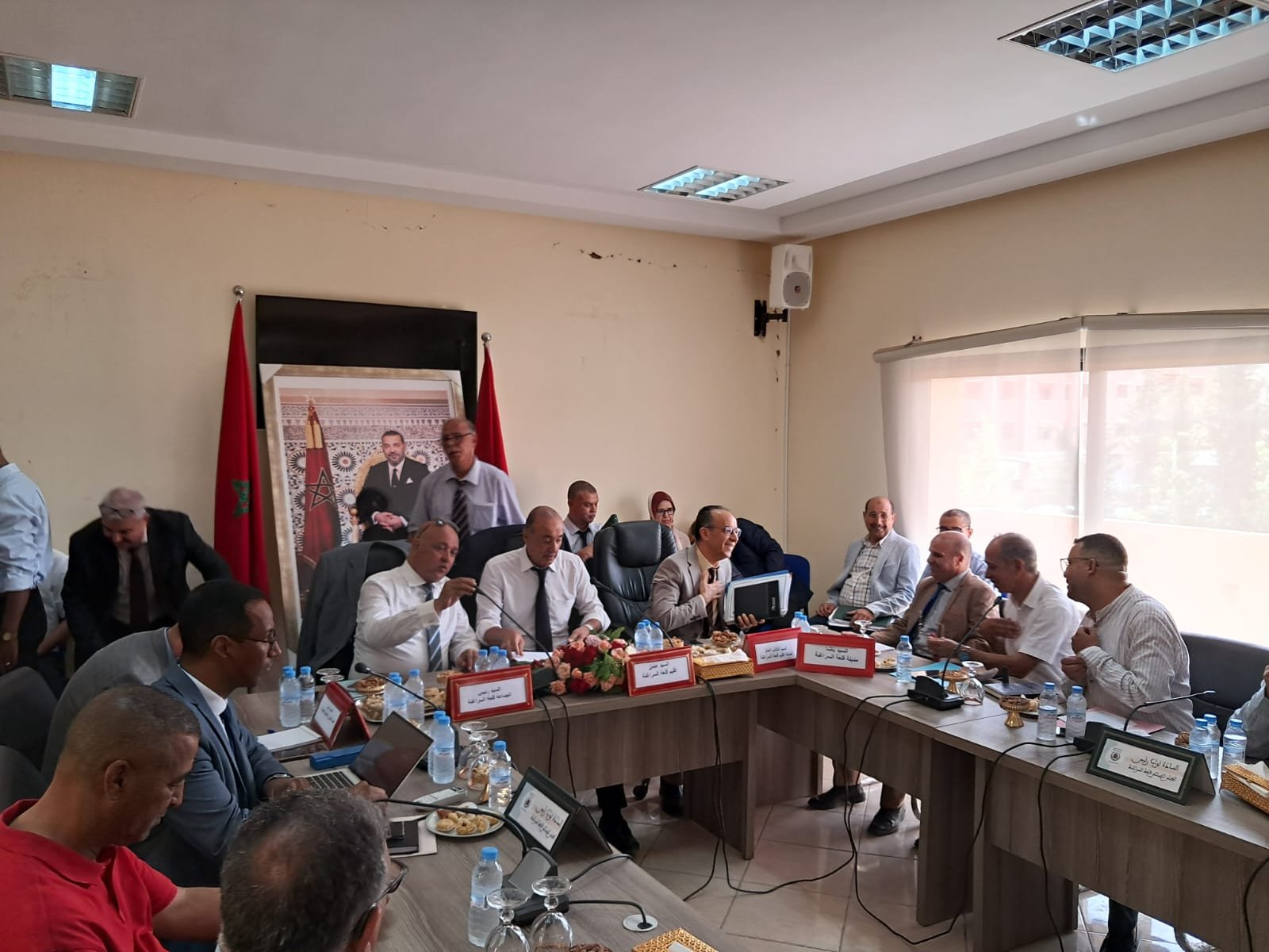 العامل اليزيدي يتعهد بحل مشاكل قلعة السراغنة خلال لقاء مع مجلسها الجماعي