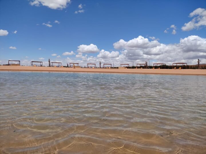 في عز الإجهاد المائي..حجز أكثر من 100 قنينة خمر بشاطئ رملي غير مرخص بالرحامنة