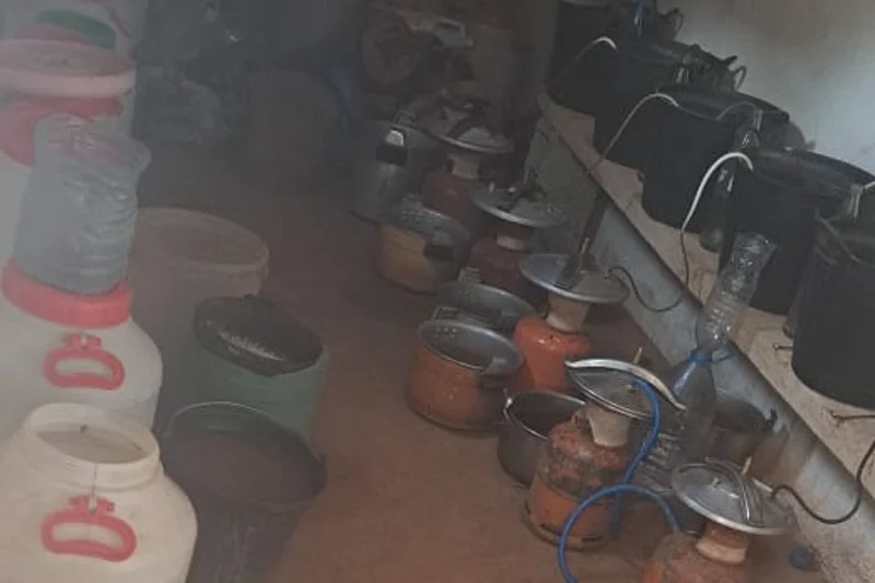 الشرطة القضائية تفكك معملا لصنع “ماء الحياة” بابن جرير