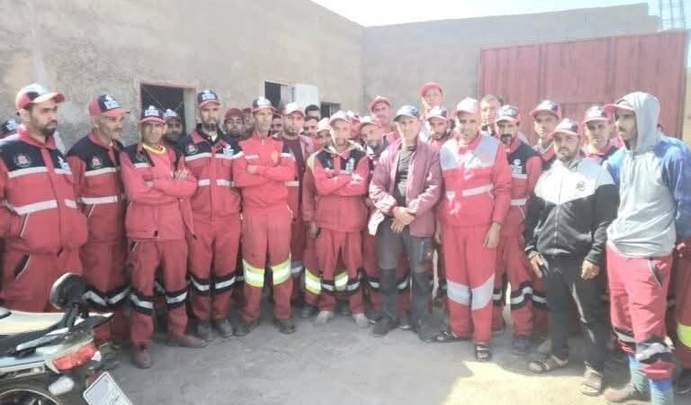 قلعة السراغنة..عمال النظافة يضربون عن العمل احتجاجا ضد عدم صرف الأجور