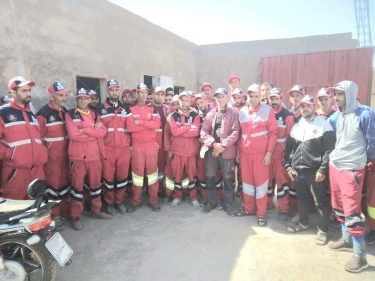 قلعة السراغنة..عمال النظافة يضربون عن العمل احتجاجا ضد عدم صرف الأجور