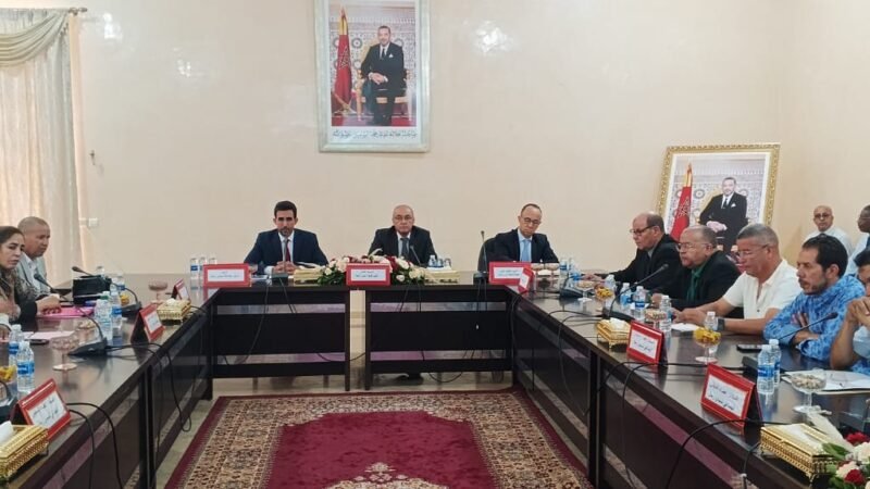 عامل قلعة السراغنة يترأس اجتماعا تواصليا مع مجلس جماعة سيدي رحال