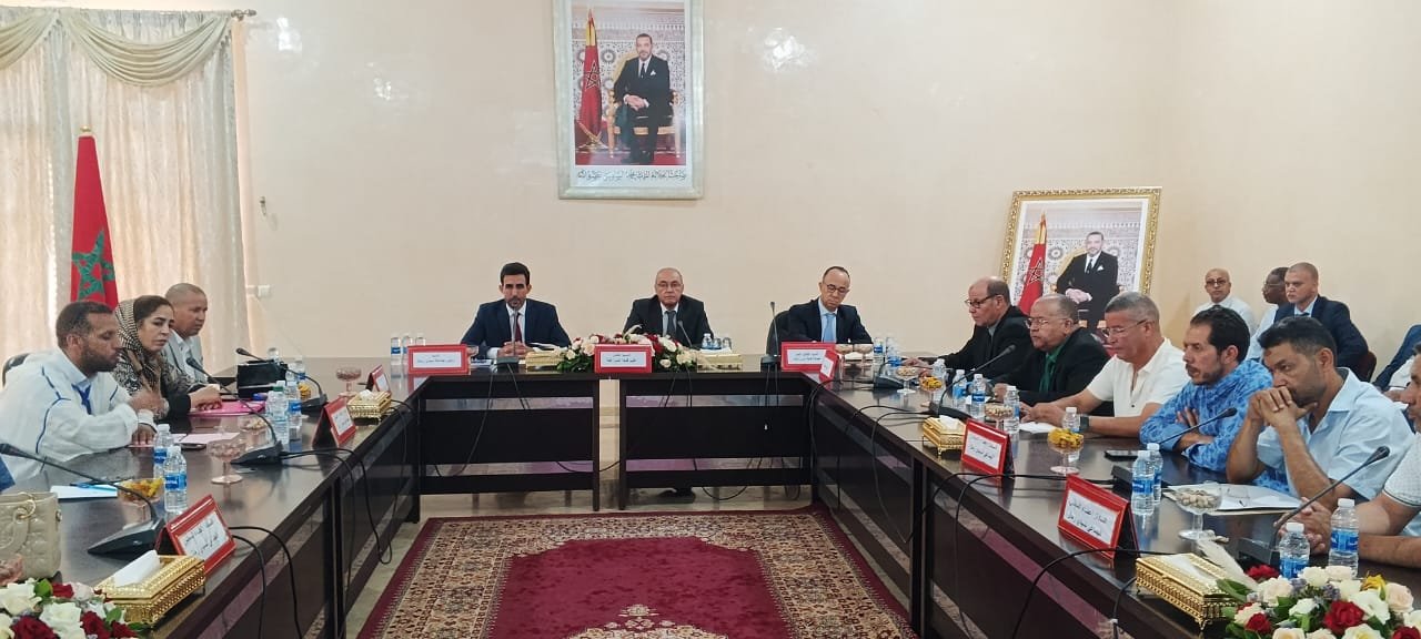 عامل قلعة السراغنة يترأس اجتماعا تواصليا مع مجلس جماعة سيدي رحال