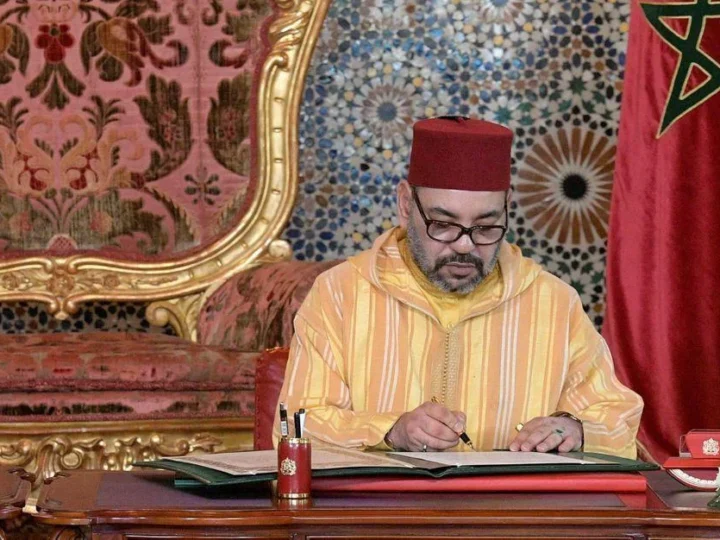 الملك  محمد السادس يعزي أسرة الشيخ جمال الدين القادري بودشيش