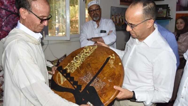 الكاتب العام لعمالة قلعة السراغنة يزور معرض التراث