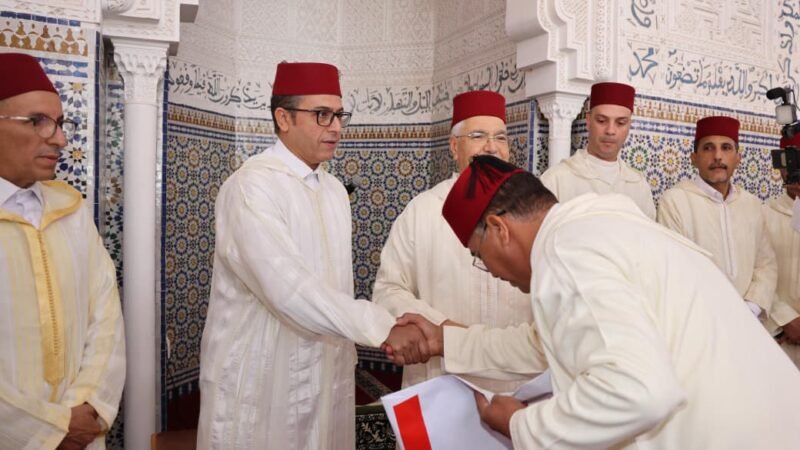 لجنة ملكية توزع هبتين بالحوز