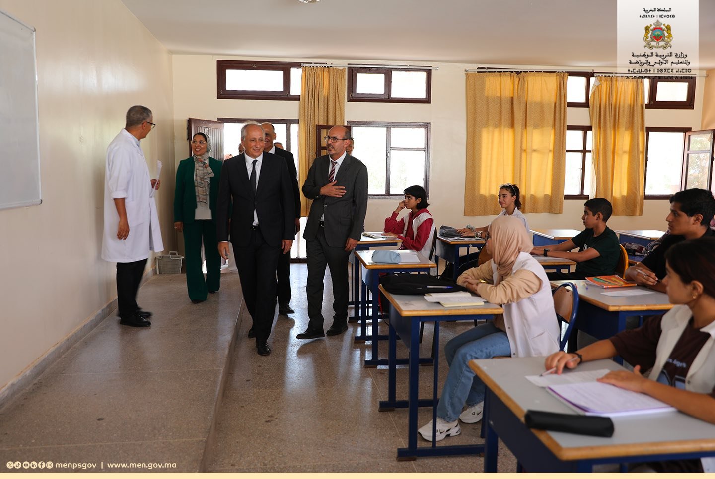 حوالي 100 ألف تلميذ يلتحقون بمدارس كلميم-واد نون..برادة يزور مؤسسات تعليمية بباب الصحراء