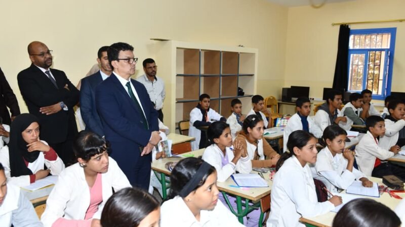 عامل الرحامنة يفتتح الموسم الدراسي بزيارة ميدانية لإعدادية أولاد حسون