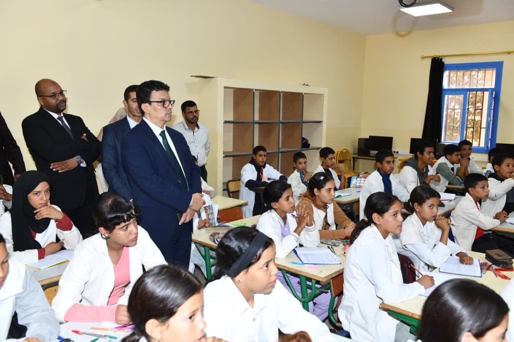 عامل الرحامنة يفتتح الموسم الدراسي بزيارة ميدانية لإعدادية أولاد حسون