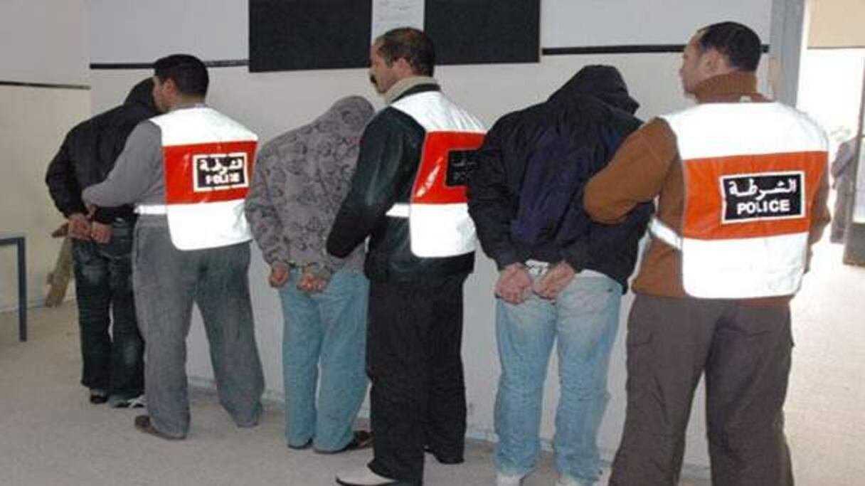 الشرطة القضائية تحجز 50 قرصا مهلوسا و200 غرام من الحشيش بحوزة 3 مروجين للمخدرات بابن جرير