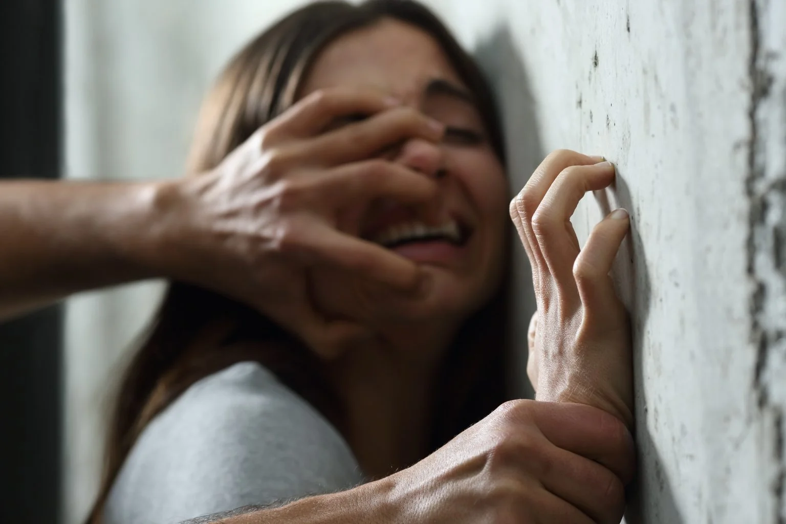 في عمليتين متفرقتين..توقيف شخصين بشبهة اغتصاب فتاة معاقة وقاصر بقلعة السراغنة