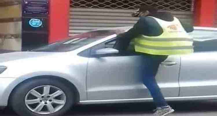 منتخبون يطالبون بالمجانية لتفادي فوضى مواقف السيارات بمراكش
