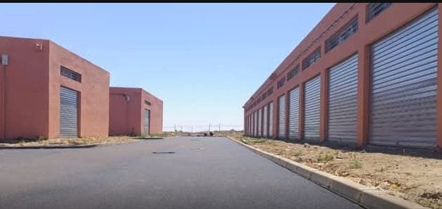 بعد 10 سنوات من الانتظار..حرفيّون يطالبون بإتمام الأشغال وتوزيع محلات مركب مهني بابن جرير