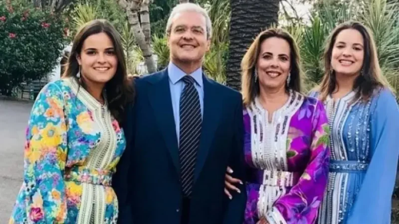 الملك محمد السادس يحضر زفاف الأميرتين للا فائزة وللا هاجر