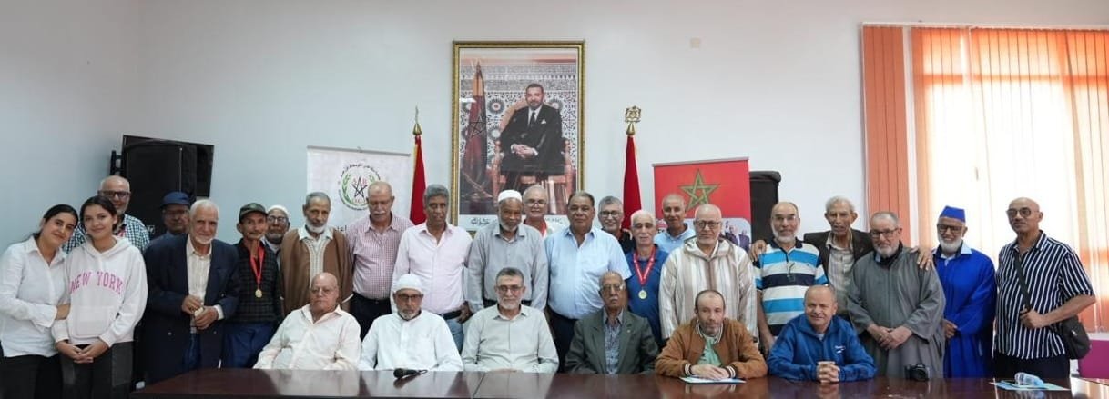 متقاعدون يحتفلون باليوم العالمي للمسنين بابن جرير