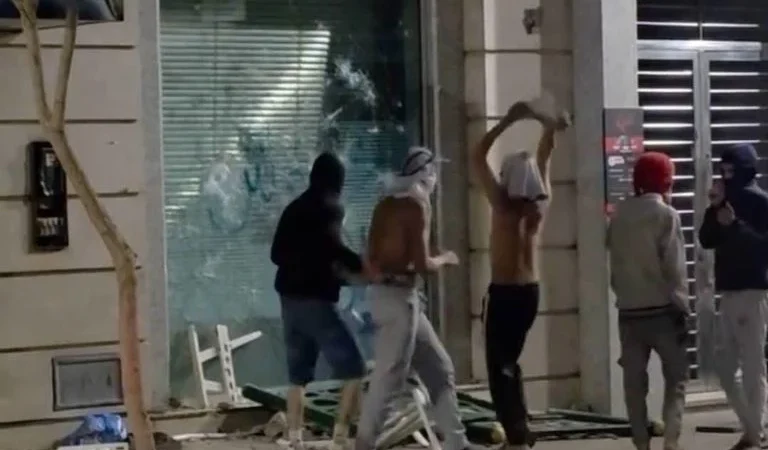 مسؤول قضائي: أعمال التخريب لا علاقة لها بحرية التعبير ومعاقب عليها بعقوبات سجنية ثقيلة