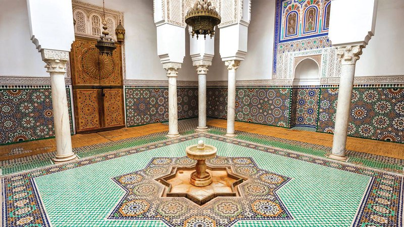 جمعية منية مراكش تنظم محترفا لتلقين فن تسطير الزليج