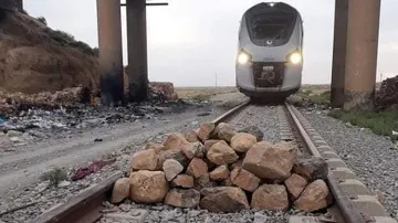 وضع أحجار على سكة القطار يجر قاصرين للتحقيق بابن جرير