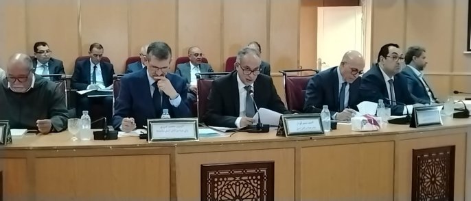 مجلس جهة مراكش-آسفي يصادق على إنجاز مشاريع مائية ويعدل اتفاقية النقل العمومي
