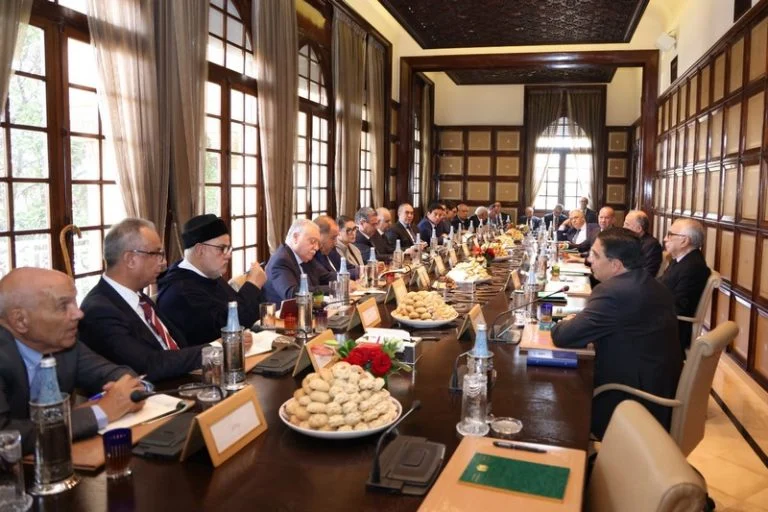 مستشارو الملك محمد السادس يجتمعون مع زعماء الأحزاب بشأن تحيين الحكم الذاتي بالصحراء المغربية