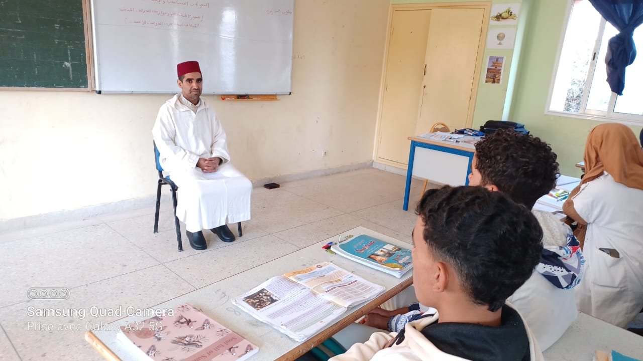 قلعة السراغنة..مرشدان دينيان يتواصلان مع تلاميذ ثانوية الهيادنة