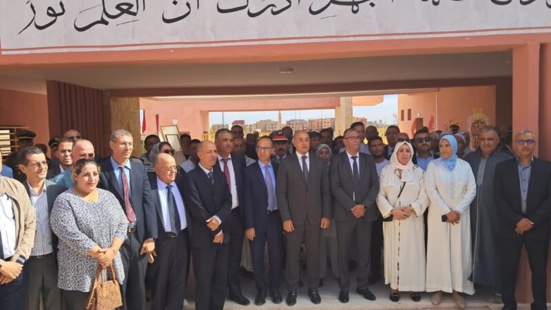 عامل قلعة السراغنة يزور مدرسة بتاملالت
