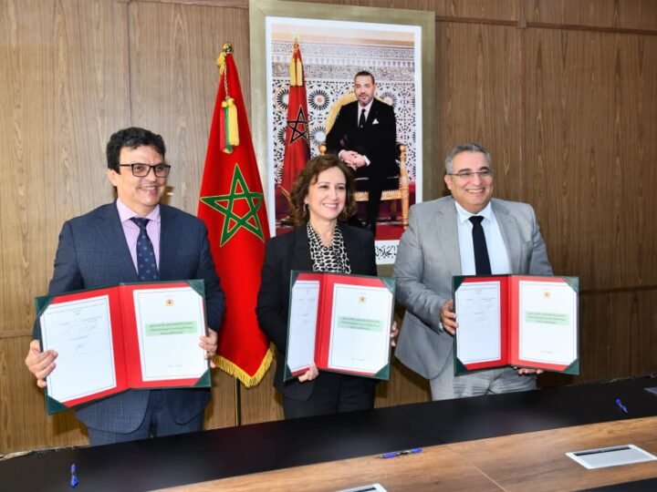 الوزيرة عمور والعامل بوينيان يوقّعان اتفاقية لتطوير السياحة القروية بالرحامنة