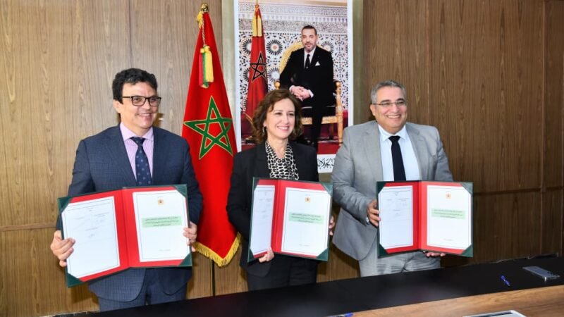 الوزيرة عمور والعامل بوينيان يوقّعان اتفاقية لتطوير السياحة القروية بالرحامنة