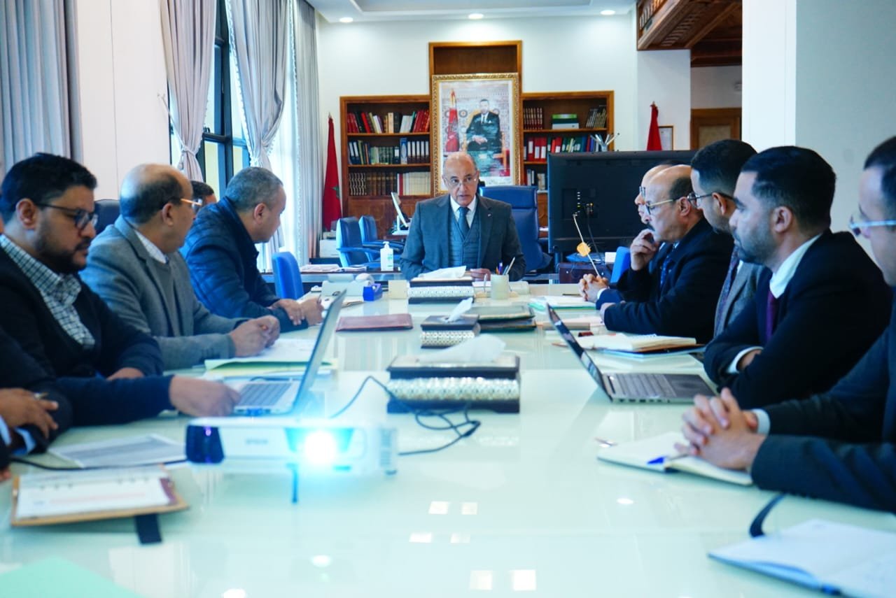 العامل اليزيدي يترأس اجتماعا لتمليك أراضي الجموع واستغلالها في الاستثمار الفلاحي بقلعة السراغنة