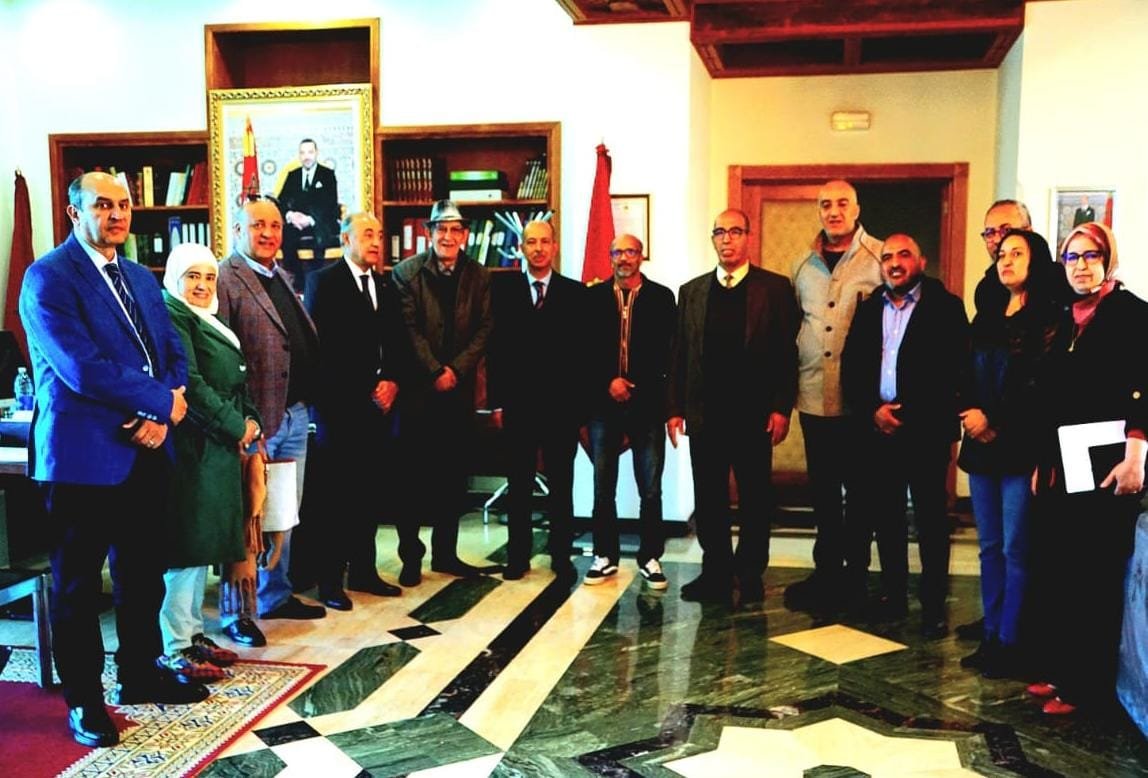 العامل اليزيدي يستقبل فنانين ويستمع لمقترحات الإشعاع الثقافي بقلعة السراغنة