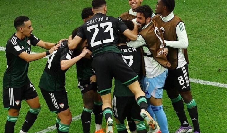 الإمارات تُقصي الجزائر وتلتقي المغرب في نصف نهائي كأس العرب